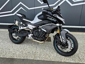 CF MOTO 800NK ADVANCED DISPO GRIS OU NOIR