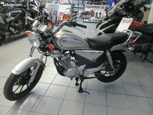 YAMAHA YBR 125 CUSTOM