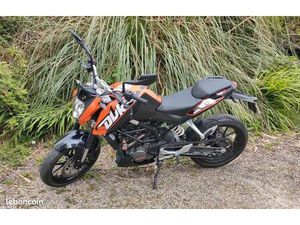 VEND KTM DUKE 125CM3■PREMIÈRE IMMATRICULATION EN 2011■ENVIRON 9900KM ■CONTRÔLE TECHNIQUE OK AVRIL 2025■VIDANGE RÉCENTE ■BATTERIE NEUVE ■MOTO ENTIÈREMENT D'ORIGI