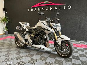 SUZUKI GSR 750