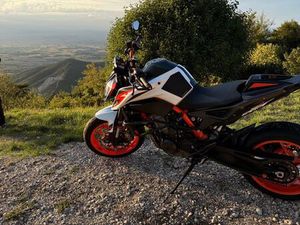 KTM 890 DUKE R