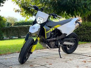 HUSQVARNA 701 SUPERMOTO 2023 + RÉVISION 10 000
