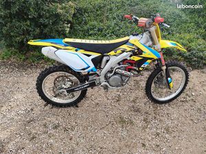 SUZUKI RMZRMZ 450 SUZUKI ■SERVIE UNIQUEMENT POUR QUELQUES BALADES TRANQUILLES, JAMAIS DE COURSE■MOTEUR D’ORIGINE, TRÈS PEU D’HEURES■TOUJOURS ENTRETENUE : VIDA