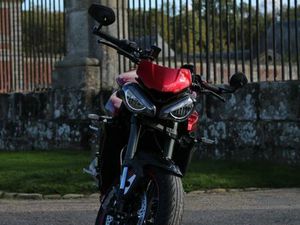 STREET TRIPLE 765 RS 2023