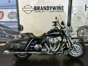 2013 HARLEY-DAVIDSON® ROAD KING® CLASSIC VIVID BLACK FLHRC