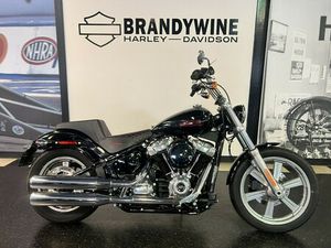 2023 HARLEY-DAVIDSON® SOFTAIL® STANDARD VIVID BLACK FXST