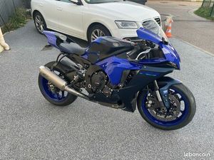 YAMAHA R1 2023