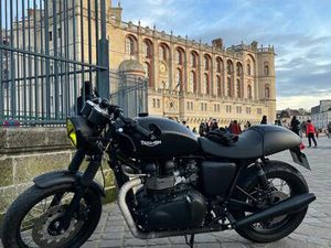 TRIUMPH THRUXTON 900 EFI CAFÉ RACER