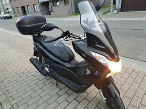 ② HONDA PCX 125 CC (UITSTEKENDE STAAT)
