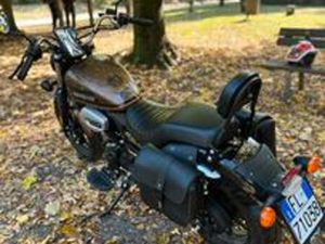 UM RENEGADE SPORT 125 CC