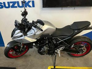 SUZUKI GSX-8S 2025 800 CM3 | MOTO ROADSTER | 489 KM | GRIS | 43700 ST GERMAIN LAPRADE