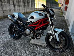 DUCATI MONSTER 796+