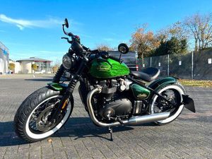 TRIUMPH BONNEVILLE BOBBER CUSTOM