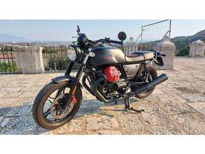 MOTO GUZZI V 7 CARBON NERO