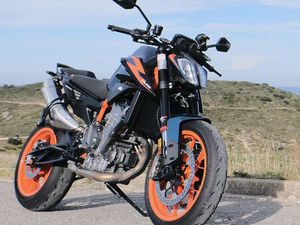 KTM DUKE R 890