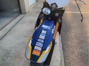 VEND OU ÉCHANGE MOTO