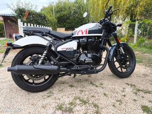 ROYAL ENFIELD SHOTGUN 650 STENCIL WHITE PREMIÈRE MAIN