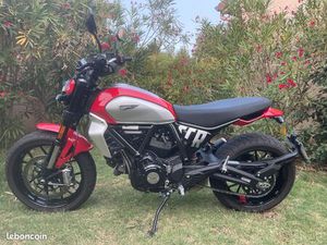 DUCATI SCAMBLER 800 ICON RED