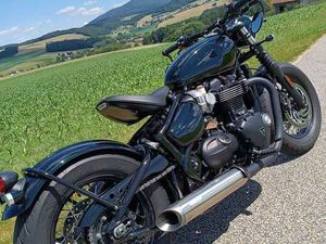 TRIUMPH BONNEVILLE BOBBER