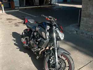 YAMAHA MT-07 – 2019 – 32 000 KM – AKRAPOVIC – EXCELLENT ÉTAT