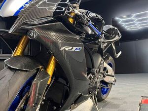 YAMAHA R1M
