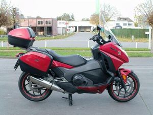 ② HONDA INTEGRA 750 CC