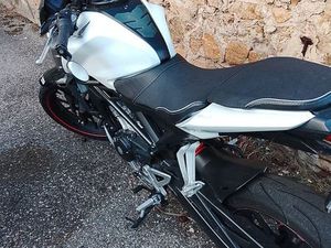 VEND CB125R BON ÉTAT