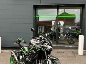 KAWASAKI Z900 70KW PACK PERFORMANCE 1ÈRE MAIN
