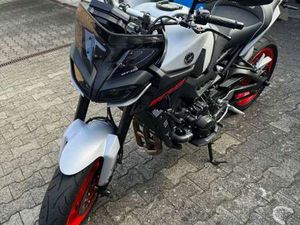 YAMAHA MT-09