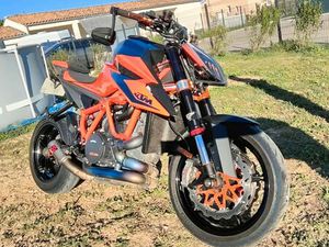 KTM 1290 SUPER DUKE R