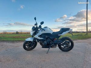 MOTO YAMAHA XJ6
