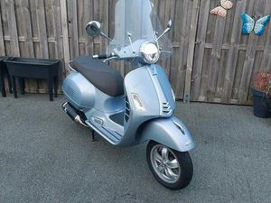 ② VESPA GTS 125 2022