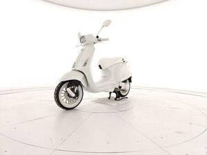 VENDO VESPA SPRINT 50 JUSTIN BIEBER (2022 - 24) NUOVA A GROTTAMMARE (CODICE 9871542) - MOTO.IT