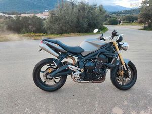 STREET TRIPLE