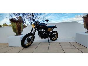 MOTO BULLIT HERO 125 SCRAMBLER NOIRE ET OR - 4800 KM - EURO 5 - TRÈS BON ÉTAT