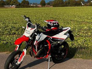 SWM SM125R/125ER/FOCV1 HELM/SENA 30 K (BETA/KTM/APRILLIA