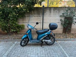 MOTORINO PIAGGIO LIBERTY 50 (BAULETTO COMPRESO)