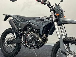 BETA RR 125 4T MOTARD T X SPECIAL EDITION