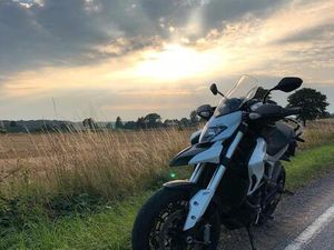 DUCATI HYPERSTRADA 821