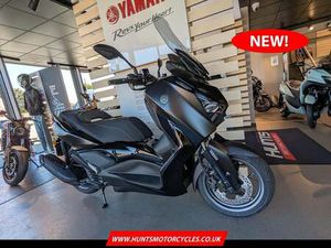 NEW YAMAHA XMAX 125 TECH MAX. TECH BLACK. £5,801 ON THE ROAD. (NO ADMIN FEES!)