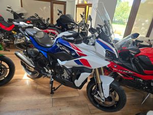 BMW S 1000XR M AKRAPOVIC →