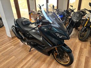 YAMAHA T-MAX 560 TECH MAX →