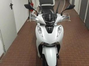 VENDO HONDA SH 125I (2024 - 25) USATA A VARESE LIGURE (CODICE 9871507) - MOTO.IT