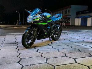 KAWASAKI NINJA 125 PERFORMANCE 2024 – VIELE EXTRAS, TOP GEPFLEGT!