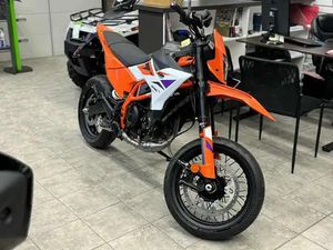 2026 KTM 390 SMC R