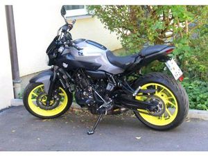 YAMAHA MT07 TIEFERGELEGT, AKRAPOVIC, WINDSHIELD, STURZPADS, ECT