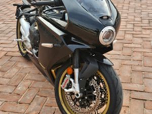 MV AUGUSTA 800S UN SOGNO A 2 RUOTE
