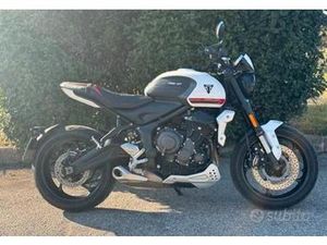 TRIUMPH TRIDENT 660