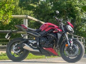 STREET TRIPLE RS