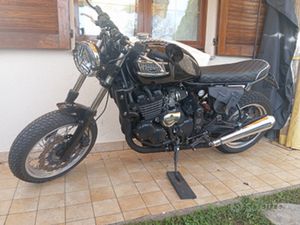 TRIUMPH THUNDERBIRD 900